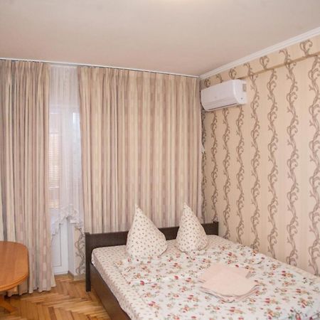 1 Room Apart On Str. Ukrainskaya 34 Zaporizhia Exterior photo